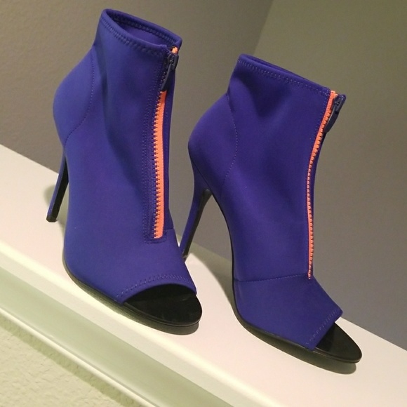 Booties- ALDO - Picture 2 of 4